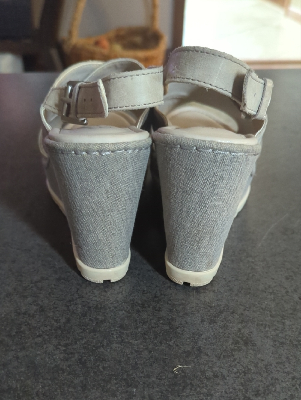 b.o.c. Women's Grey Crisscross Slingback Sandals - Picture 3 of 6